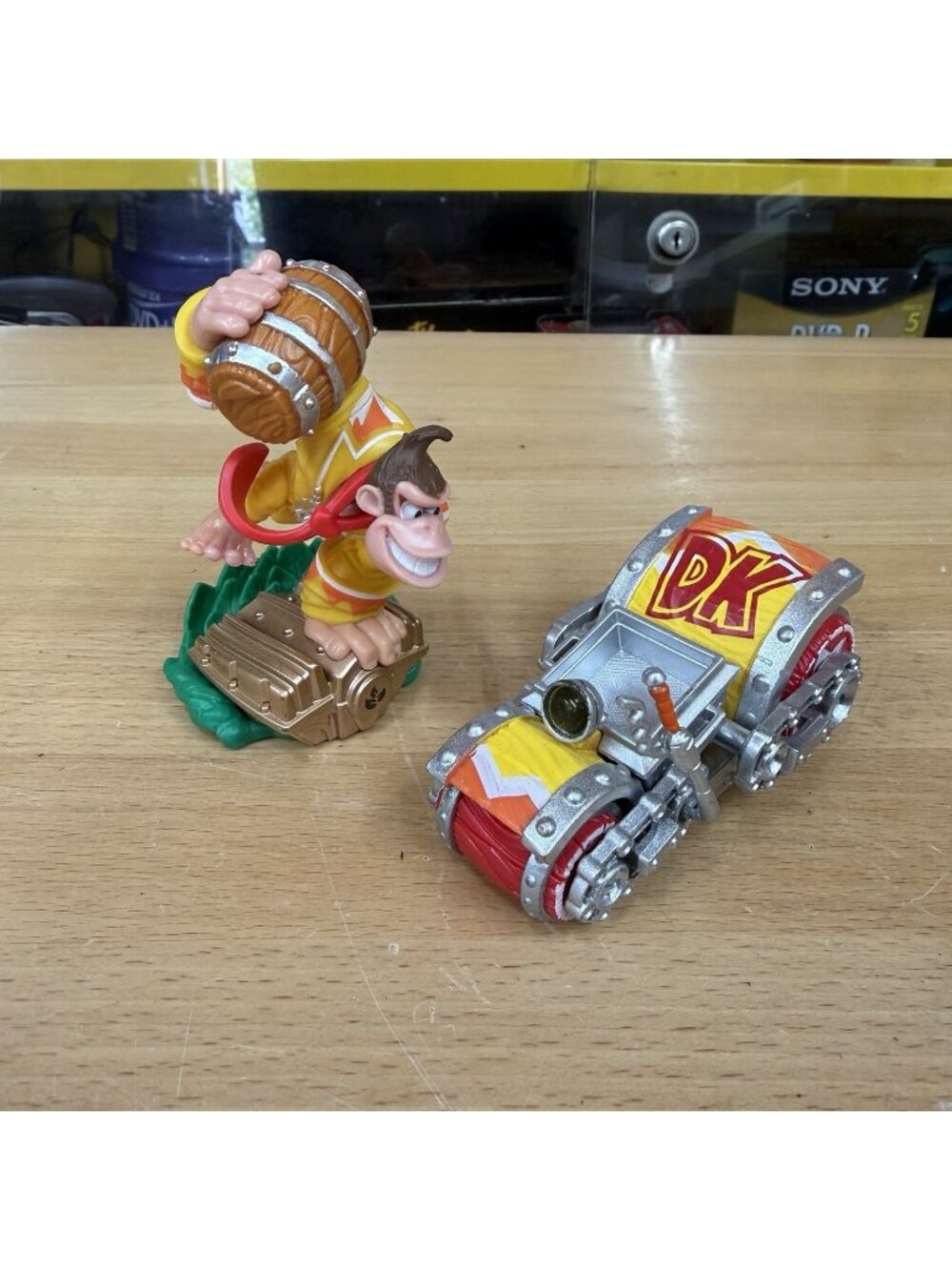 Donkey Kong Skylanders SuperChargers Amiibo Figure w Barrel Blaster Vehicle